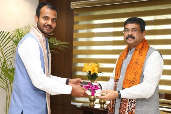 Shri Dharmendra Pradhan, Education Minister of India congratulated Shri Anil Pradhan at New delhi